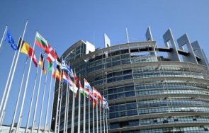 Европейският съюз разшири черния списък със служители заради обединението на