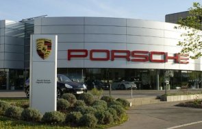 порше започва произвежда акумулатори