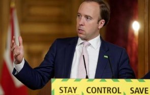 целувка подчинена разклати поста британския здравен министър