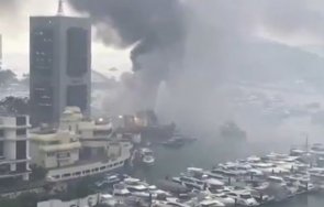 голям пожар избухна яхтено пристанище хонконг