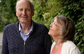 продължениe месеца мъж бори covid жена пет отменя погребението