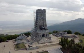 затварят посетители паметника връх шипка