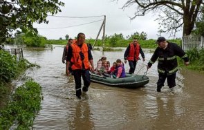 стотици населени места украйна без ток бури порои