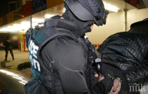 арестуваха група мъже меле казанлъшко село