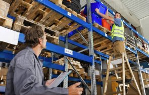 строят складове софия