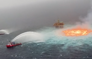 око огън горя океана близо мексико видео