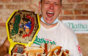 световен рекорд американец погълна хотдога минути