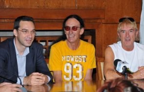 димитър николов смъртта джон лоутън бургас продължи пее джулай морнинг