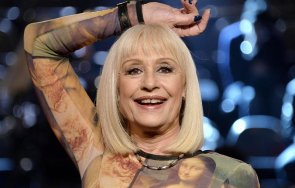 отиде иконата италианския шоубизнес рафаела кара