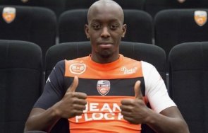 жена заля киселина футболист лицето