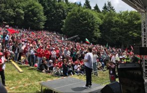 корнелия нинова захапа слави бузлуджа внимавайте промяната стане подмяна чалга концерт обвит целофан