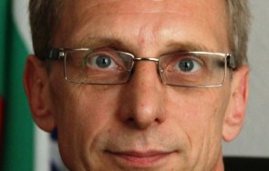 образователният министър пенсионира пъди шестима регионални началници