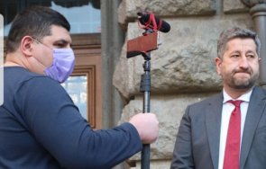 евродепутатът асим адемов тия двамата направят едно видео палата главния милиционер другаря рашков навън повече билбордове отколкото пътни знаци