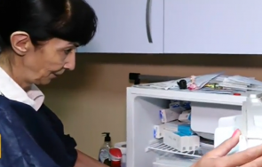 пълен абсурд лекари започват изхвърлят ваксини заради изтекъл срок годност