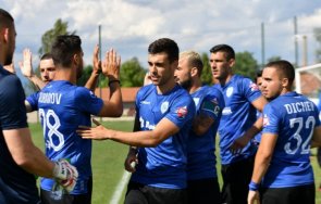 черно море взима нападател чужбина