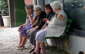 преизчислиха служебно 294 000 пенсии