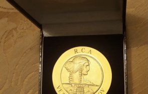 кралският артистичен кръг барселона удостои вежди рашидов златен медал снимки