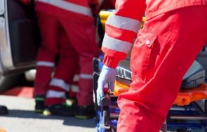 камион помете френска туристка плажа приморско