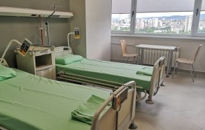 ранена пътничка сблъсък кола автобус издъхнала болница