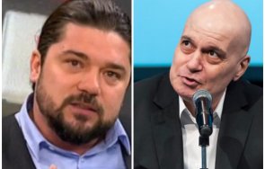 политологът страхил делийски безпощаден слави управленската програма холограмоподобен лидер предлага есе писано сякаш голямото междучасие трифонов ост