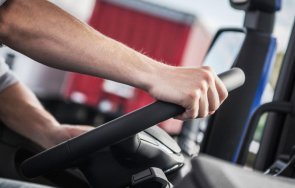 откриха границата унгария трима афганистанци скрити български камион