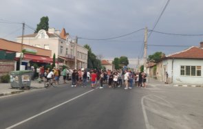 фаталния инцидент дете братаница жители селото блокираха пътя пазарджик велинград снимки