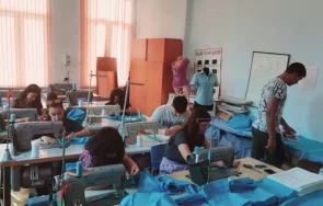 ученици ушиха дариха чаршафи новородените мбал асеновград