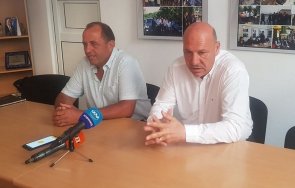 кметът село бата герб отхвърлянето заповедта задържането съсипаха бизнеса хората страхуват влизат магазина