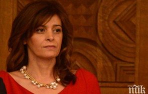 пик ретро деси радева театър пола 1300 лева  снимка