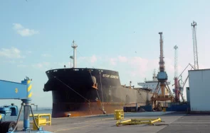 полицаи охраняват денонощно кораба огнище covid бургас един филипинските моряци почина болницата