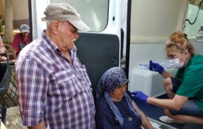 мобилен екип ваксинира събора село орлово