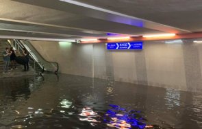 поройните дъждове блокираха страната ужасяваща градушка поломи врачанско село