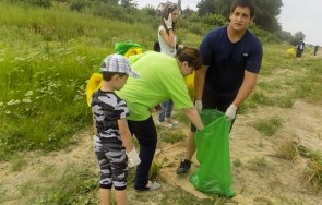 екоактивисти доброволци чистиха брега река дунав лом