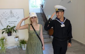 мария бакалова стана кръстница първия български военен научноизследователски кораб снимки