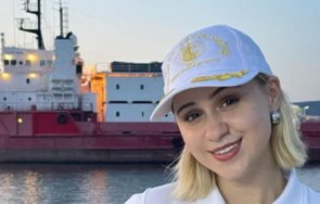 мария бакалова кръщава военен научноизследователски кораб