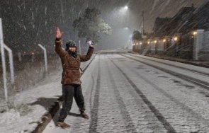 Обилен снеговалеж предизвика проблеми с трафика в северната част на