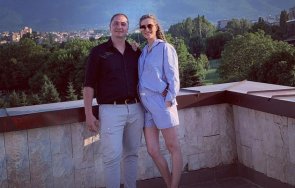 златно момиче чака бебе