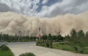 уникално пясъчна буря погълна град китай минути видео