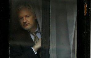 еквадор отне гражданството асанж