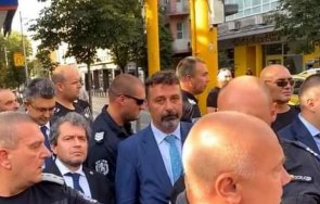 журналист разби сценариста слави филип станев смел ива николова наср*н клоуна дионисий снимки