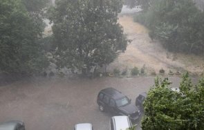 жестока буря връхлетя столичния квартал младост видео