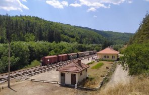 специален туристически влак продължава пътува теснолинейката гара септември