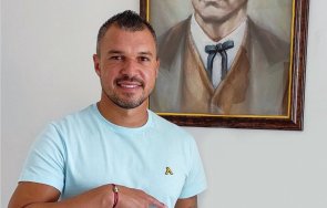 Бившият нападател на Левски Валери Божинов сподели че все още