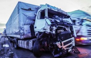 последните минути два камиона помляха тракия