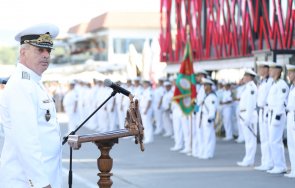 адмирал емил ефтимов поздрави випускниците морското училище снимки