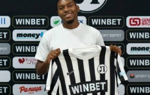 локо продължава трансферите подсили юноша аякс