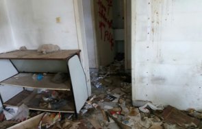 клоака безстопанствена кръчма сее смрад бургас