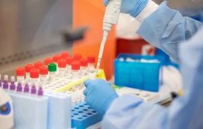 новите случаи covid сащ достигнаха месечен връх