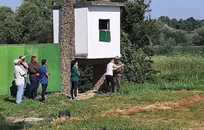 дами напират стават ловджийки