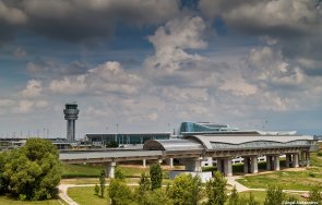 важно летище софия обслужва всички пристигащи вечерни полети терминал